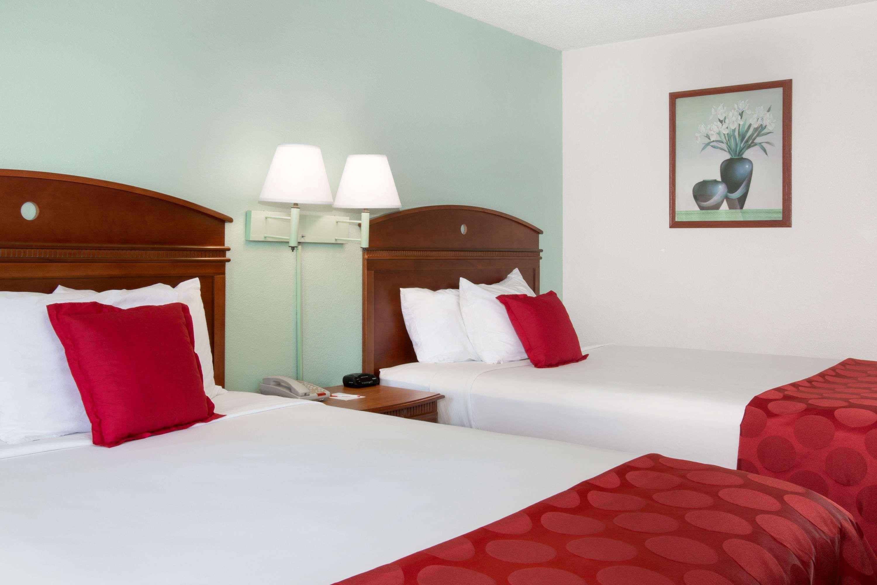 Hotel Ramada By Wyndham Pelham Zewnętrze zdjęcie